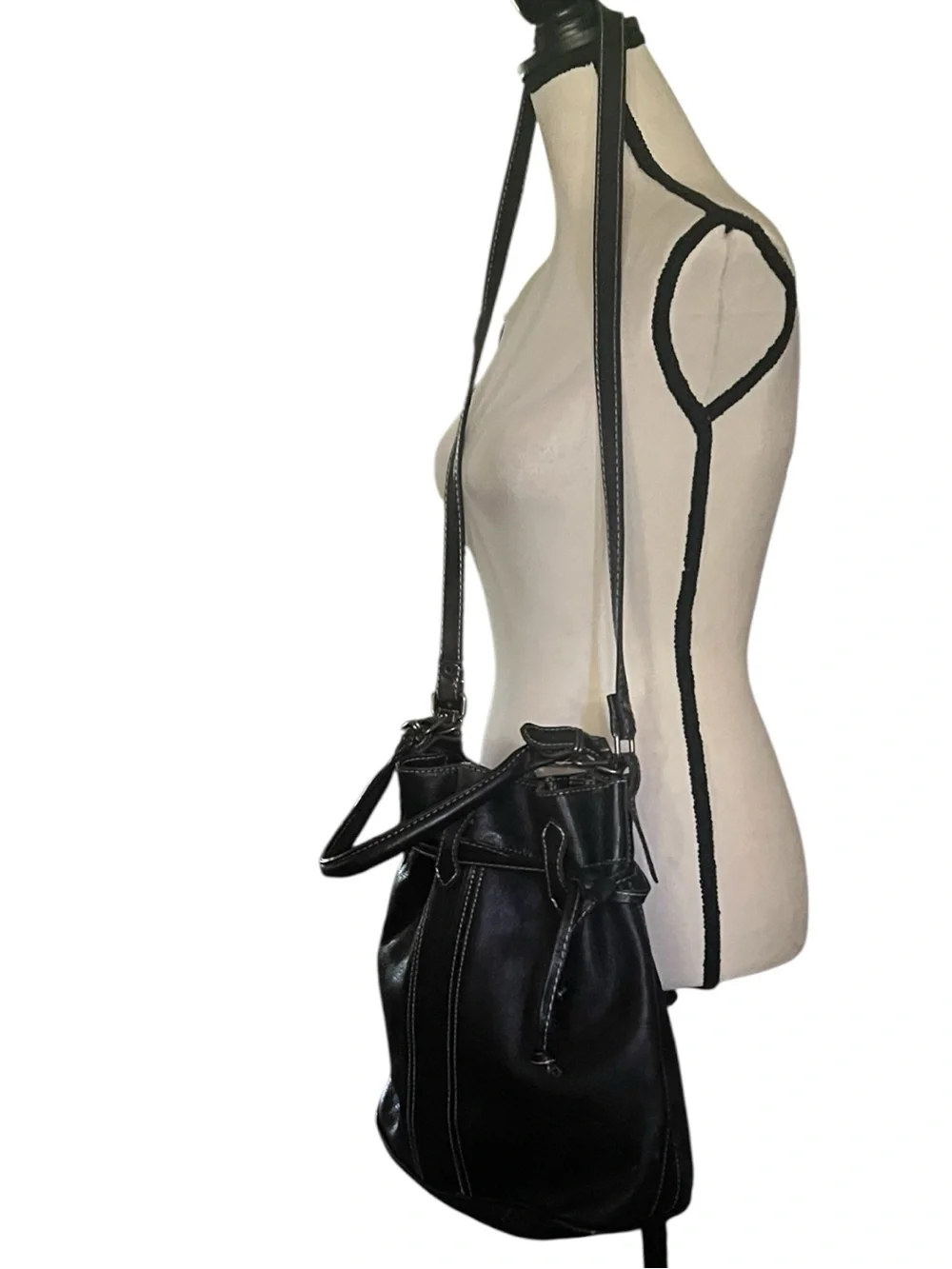 Italian Leather Black draw strap bucket contrast stitching Shoulder bag.
